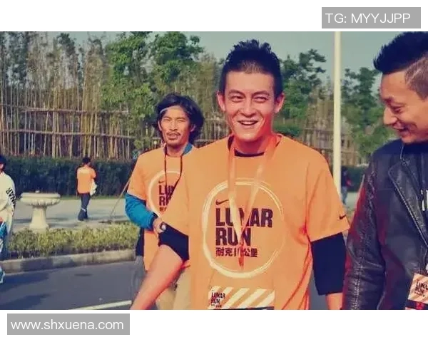 当女生偶遇足球明星时的心动瞬间与追星故事分享